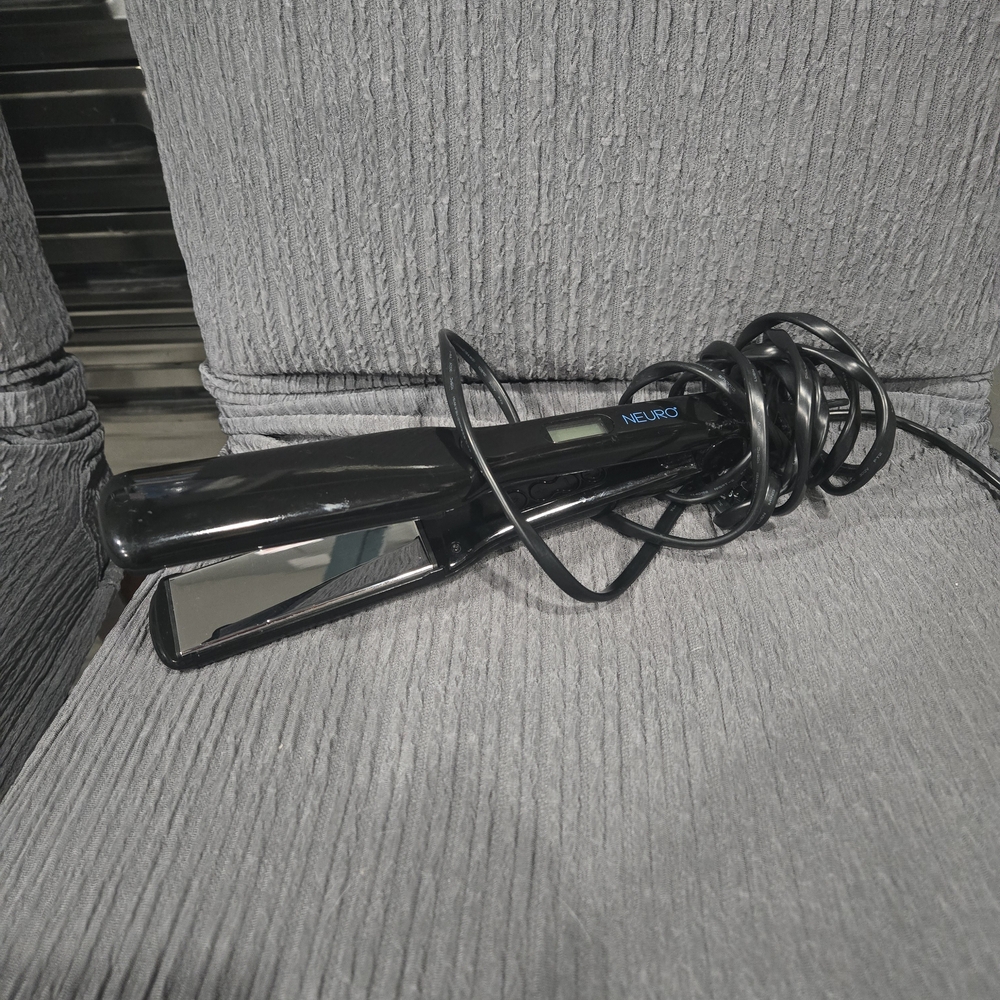 Neuro Black Hair Straightener